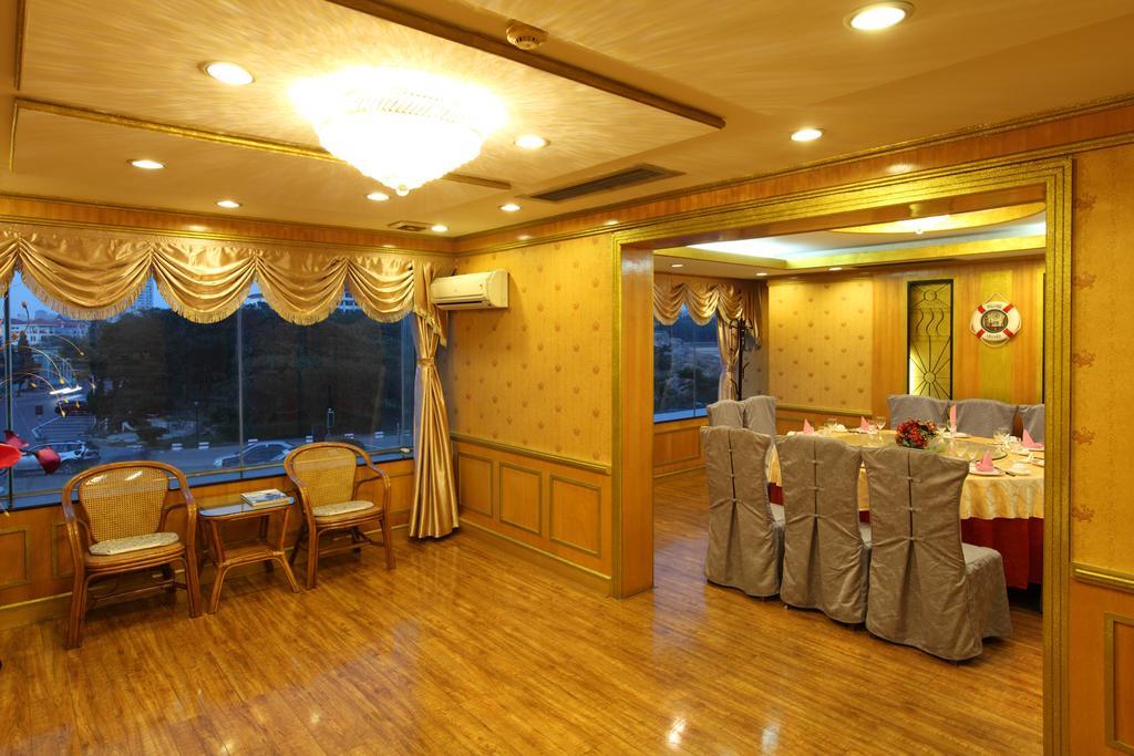 Donghai Grand Hotel Циндао Екстериор снимка
