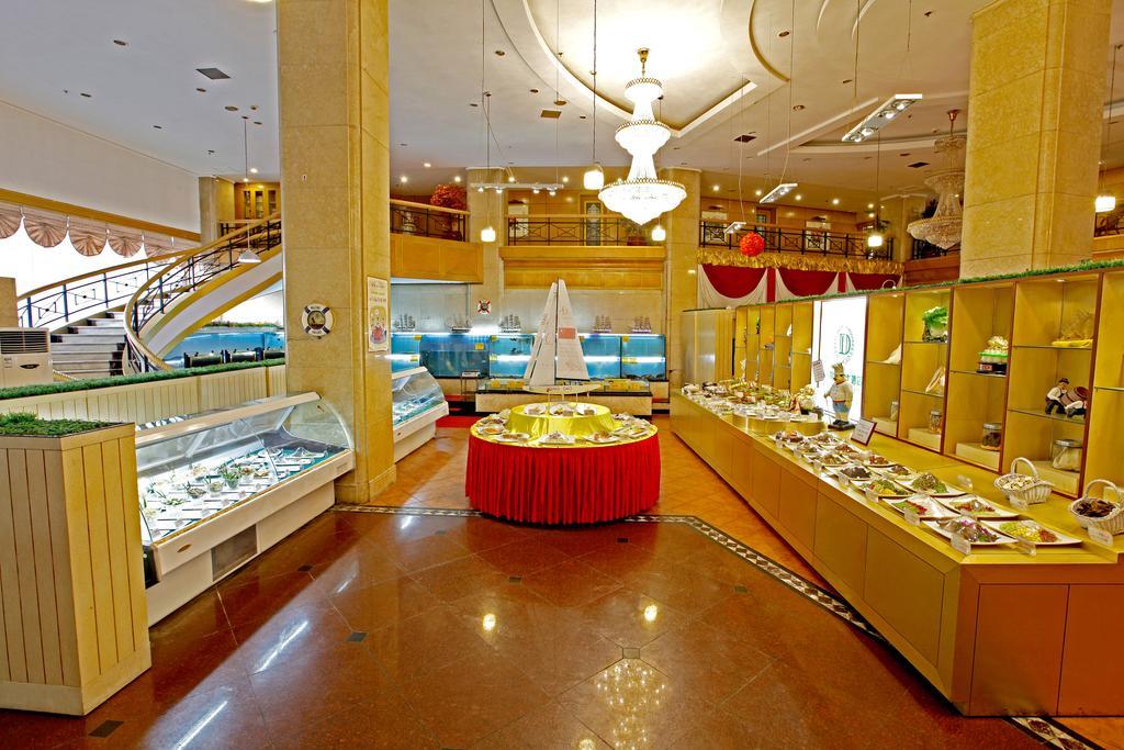 Donghai Grand Hotel Циндао Екстериор снимка