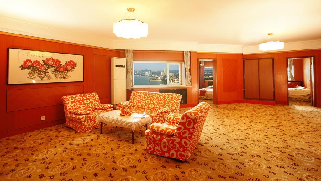 Donghai Grand Hotel Циндао Стая снимка