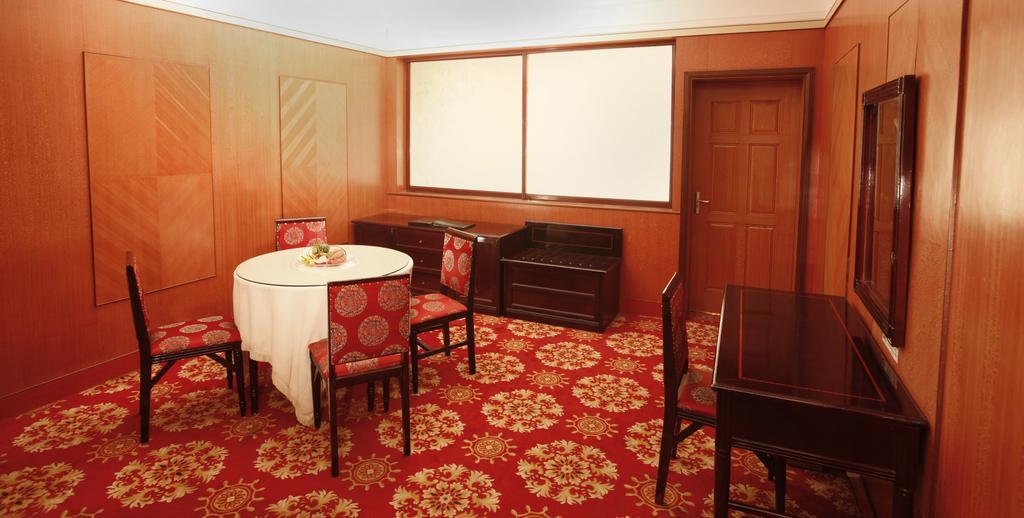 Donghai Grand Hotel Циндао Екстериор снимка